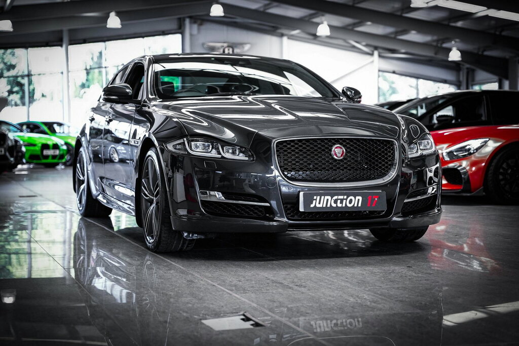 Jaguar XJ 3.0D V6 Portfolio Black #9