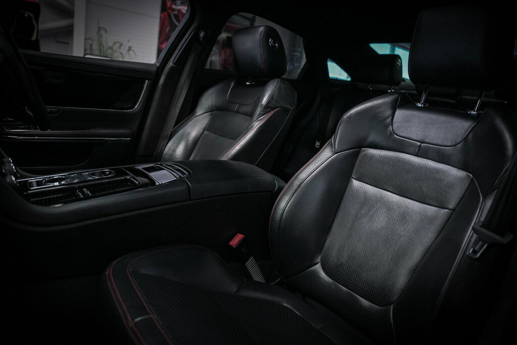 Jaguar XJ 3.0D V6 Portfolio Black #21