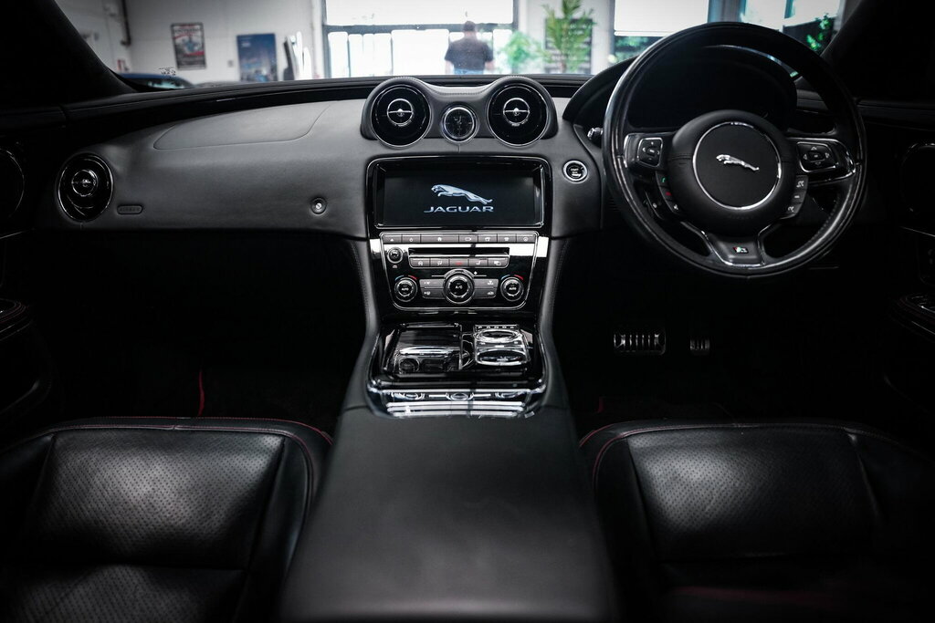 Jaguar XJ 3.0D V6 Portfolio Black #19