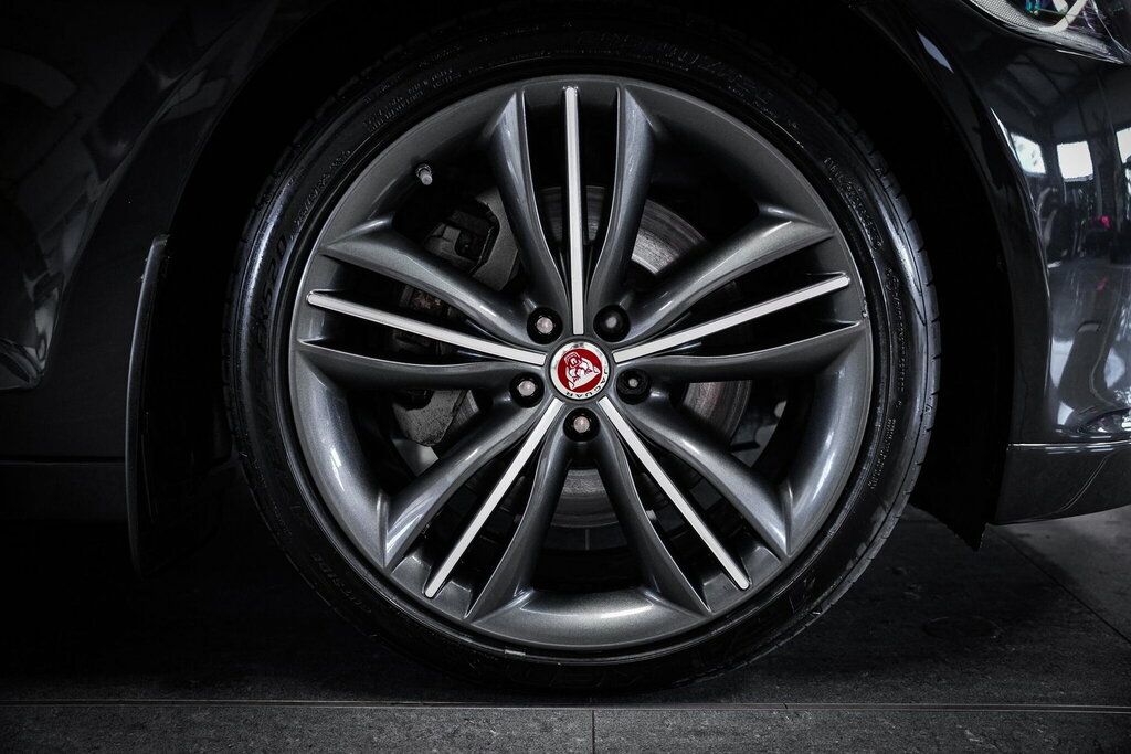 Jaguar XJ 3.0D V6 Portfolio Black #23