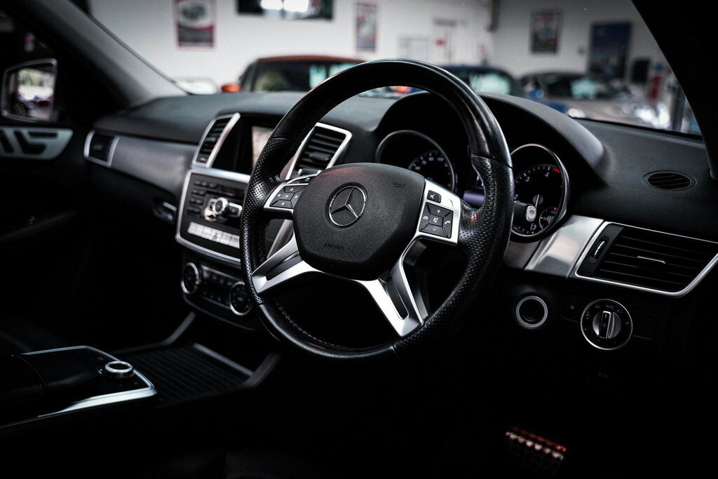 Mercedes-Benz M Class Bluetec Amg Sport Black #15