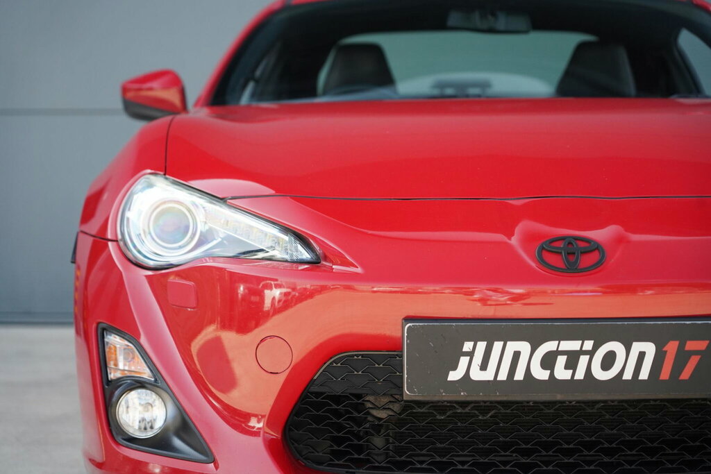 Toyota GT86 D-4s White #19