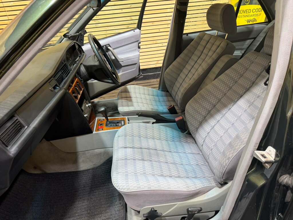 Mercedes-Benz 190 190E 1.8 Blue #17