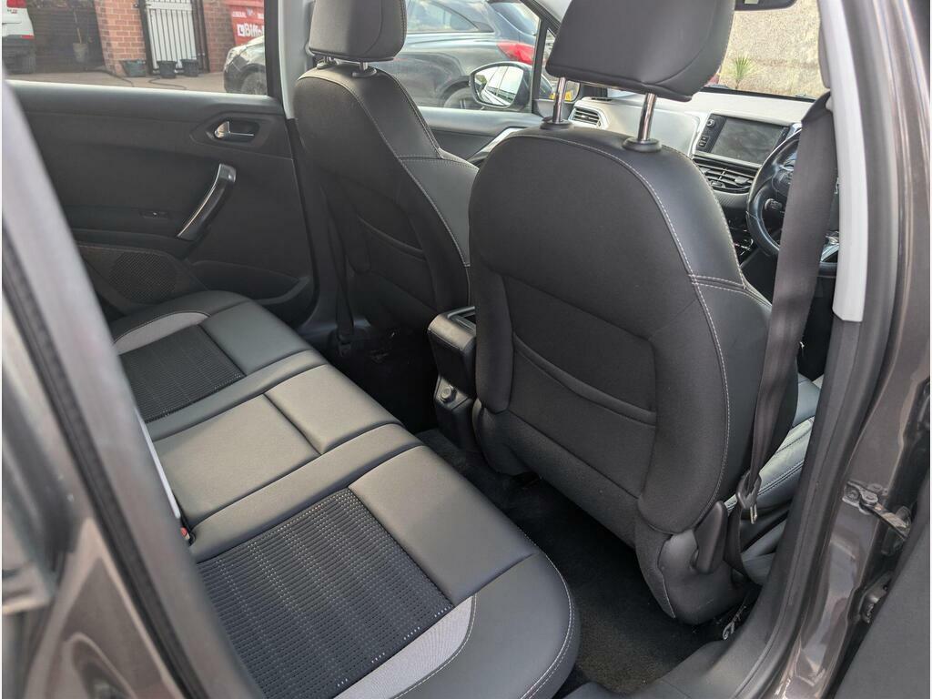 Peugeot 2008 2008 Active Bluehdi Grey #26