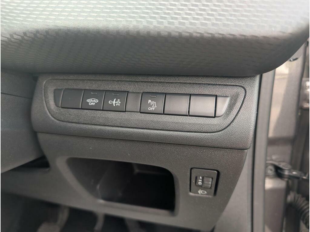 Peugeot 2008 2008 Active Bluehdi Grey #20