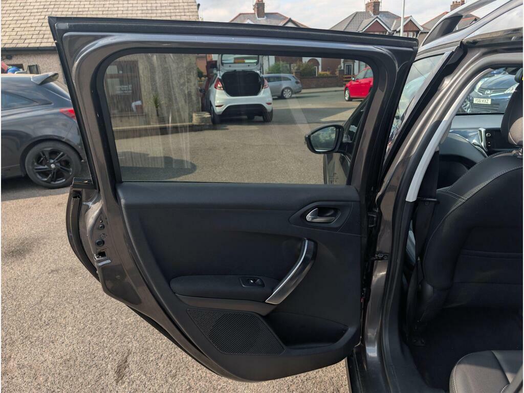 Peugeot 2008 2008 Active Bluehdi Grey #34