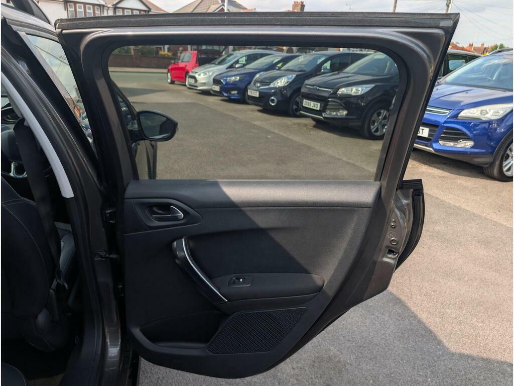 Peugeot 2008 2008 Active Bluehdi Grey #29