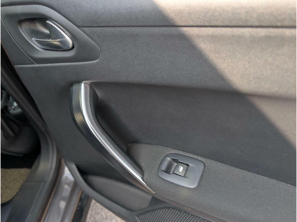 Peugeot 2008 2008 Active Bluehdi Grey #30