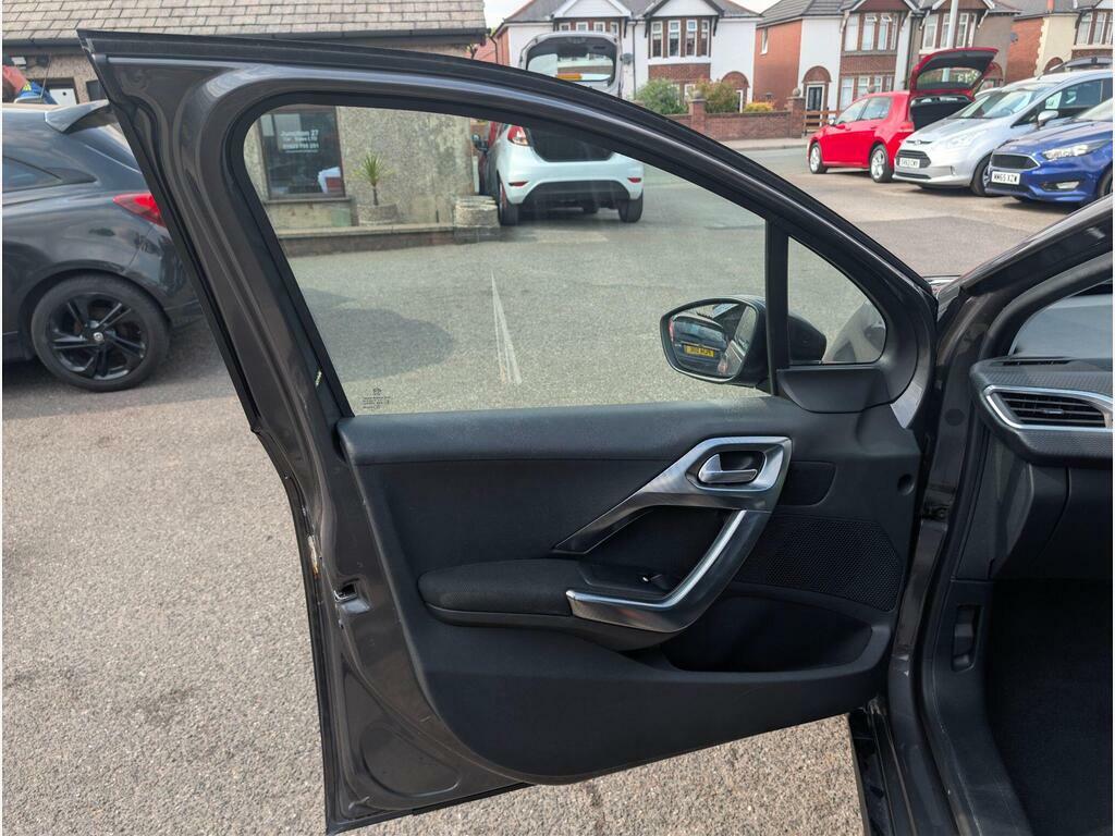 Peugeot 2008 2008 Active Bluehdi Grey #39