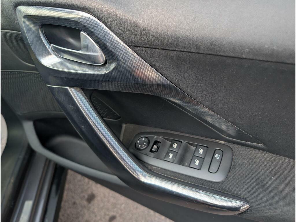 Peugeot 2008 2008 Active Bluehdi Grey #25
