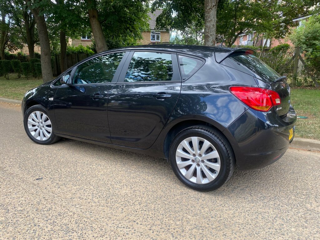 Vauxhall Astra 1.6 16V Exclusiv Hatchback Euro 5 Black #6