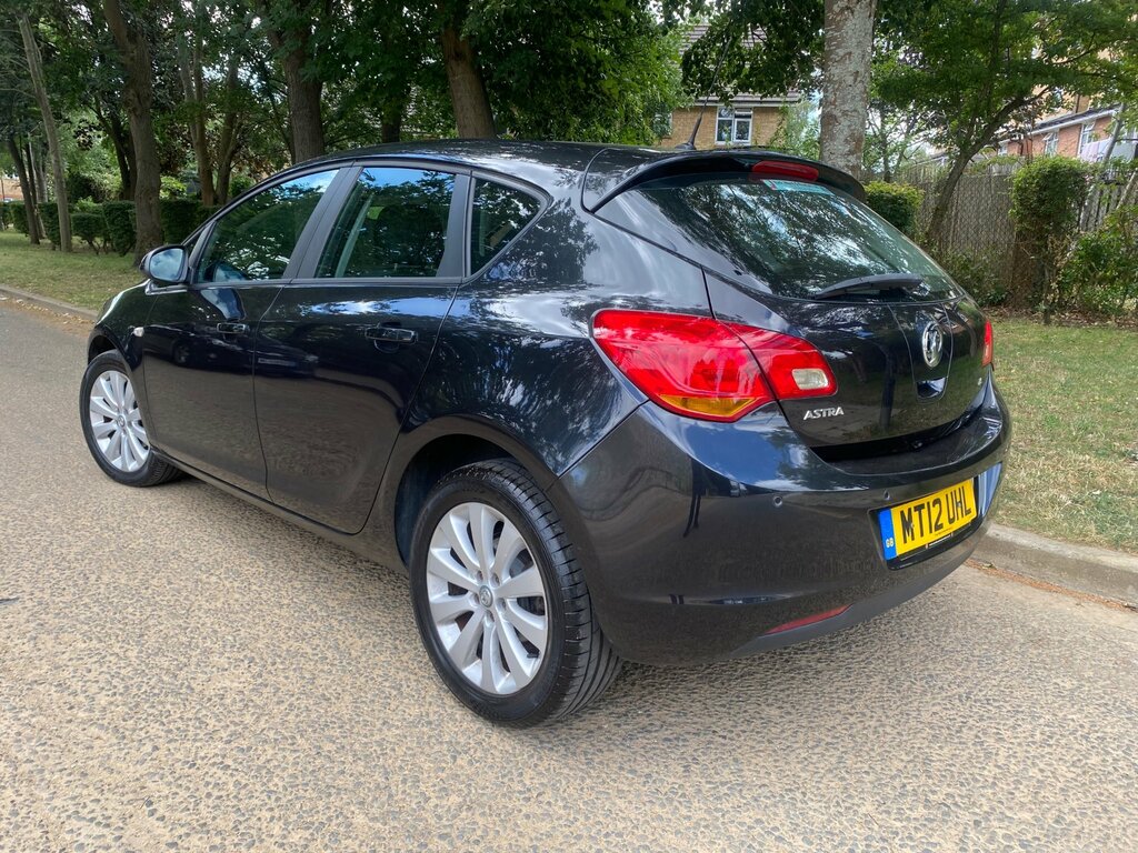 Vauxhall Astra 1.6 16V Exclusiv Hatchback Euro 5 Black #4