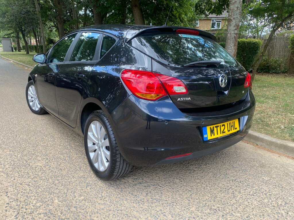 Vauxhall Astra 1.6 16V Exclusiv Hatchback Euro 5 Black #5