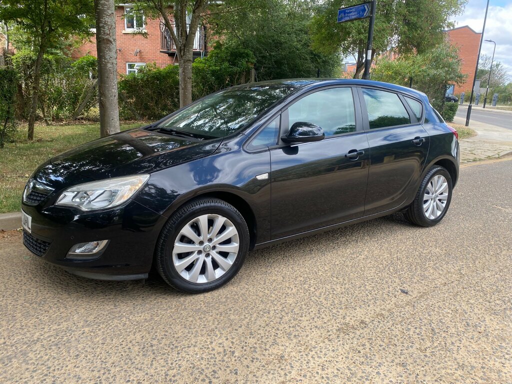 Vauxhall Astra 1.6 16V Exclusiv Hatchback Euro 5 Black #3