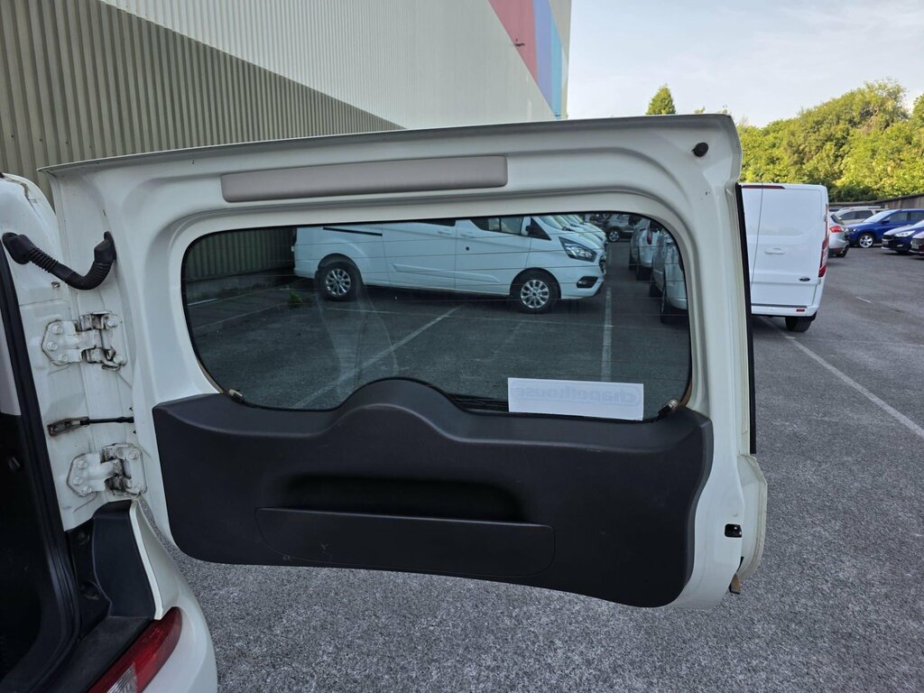 Nissan Cube Hatchback Kaizen 2010 White #15