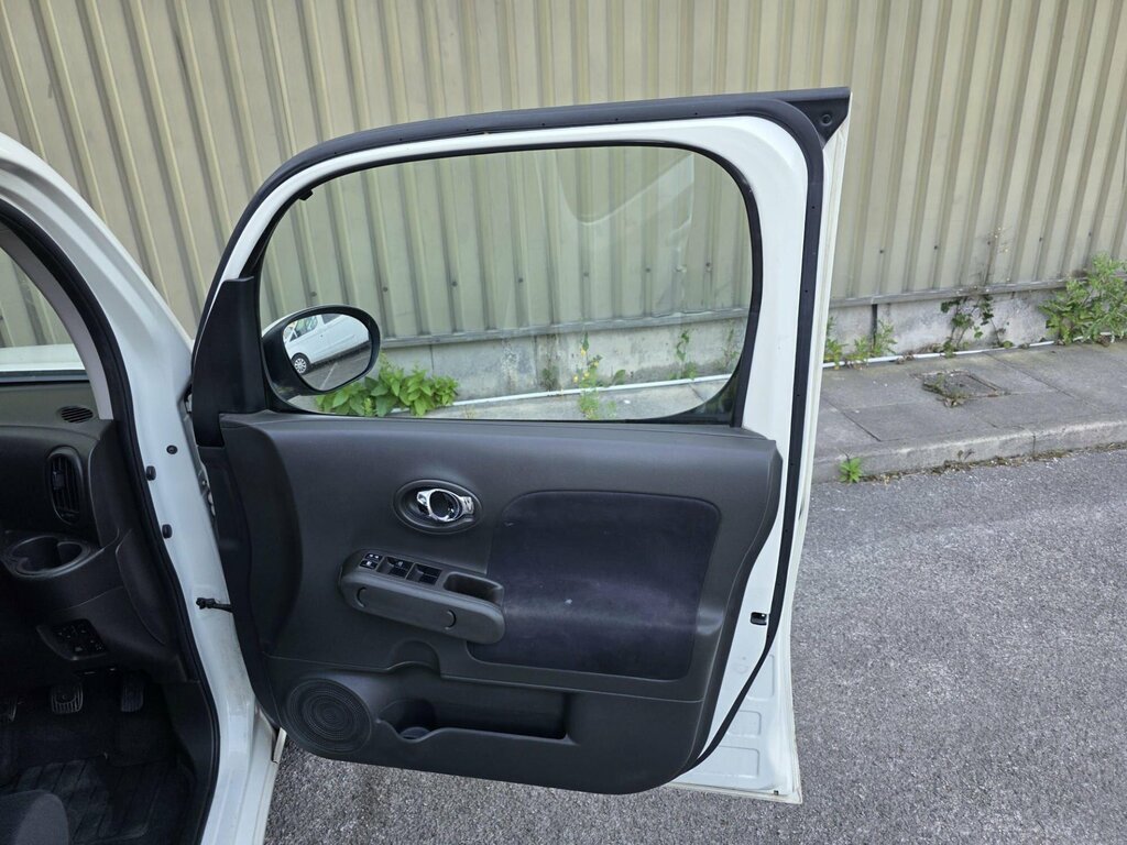 Nissan Cube Hatchback Kaizen 2010 White #26