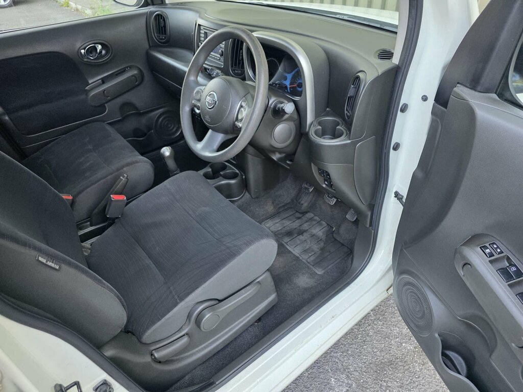 Nissan Cube Hatchback Kaizen 2010 White #28