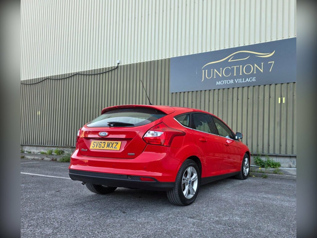 Ford Focus Hatchback 2013 Ford Focus 1.0 T Ecoboost Titanium Red #11