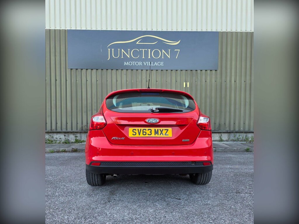 Ford Focus Hatchback 2013 Ford Focus 1.0 T Ecoboost Titanium Red #10