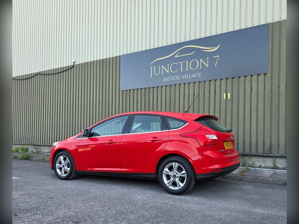 Ford Focus Hatchback 2013 Ford Focus 1.0 T Ecoboost Titanium Red #5
