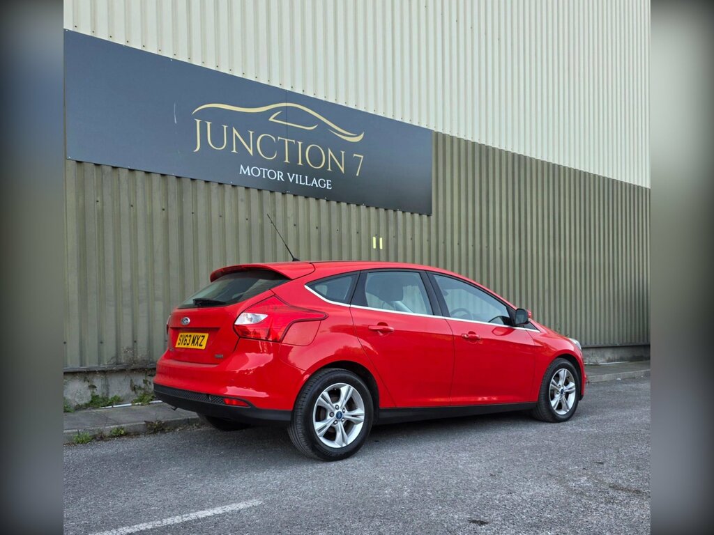 Ford Focus Hatchback 2013 Ford Focus 1.0 T Ecoboost Titanium Red #7