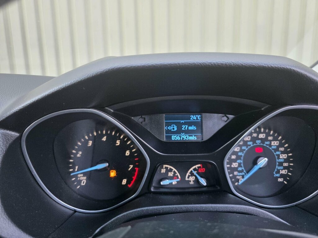 Ford Focus Hatchback 2013 Ford Focus 1.0 T Ecoboost Titanium Red #28