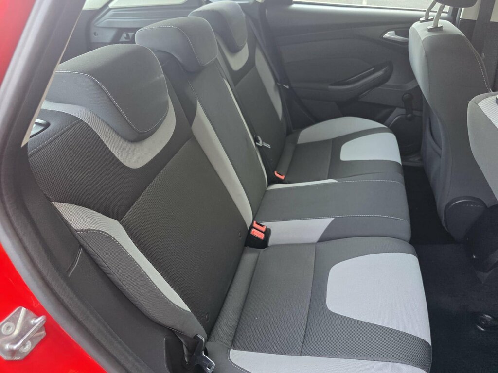 Ford Focus Hatchback 2013 Ford Focus 1.0 T Ecoboost Titanium Red #15