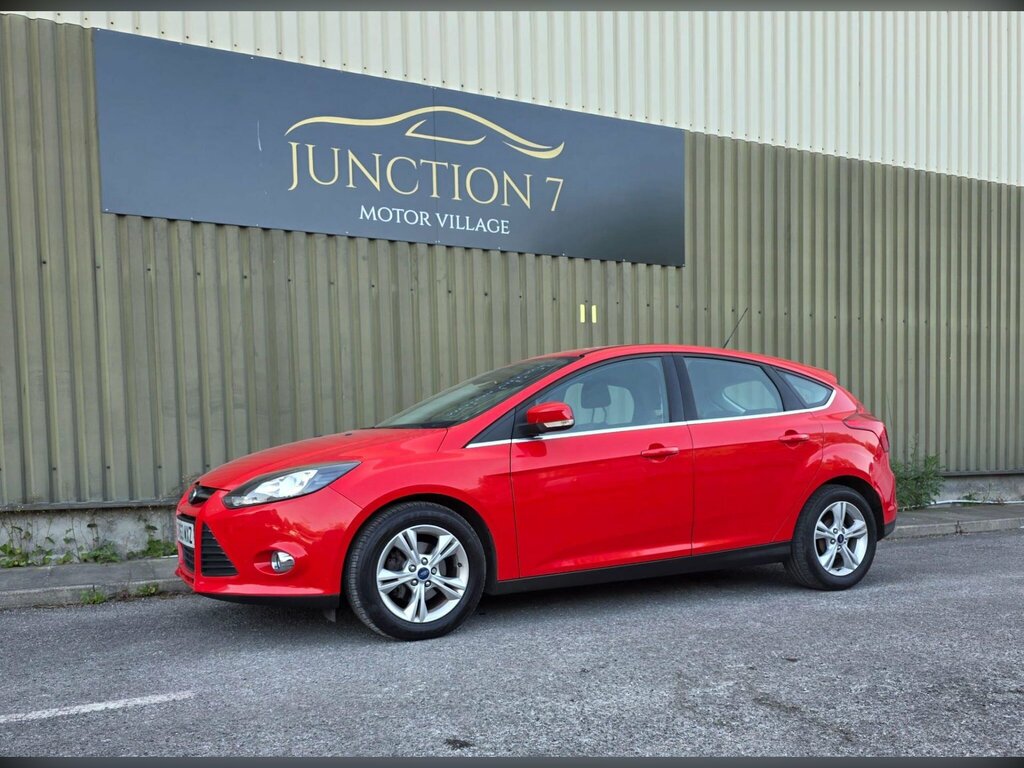 Ford Focus Hatchback 2013 Ford Focus 1.0 T Ecoboost Titanium Red #6