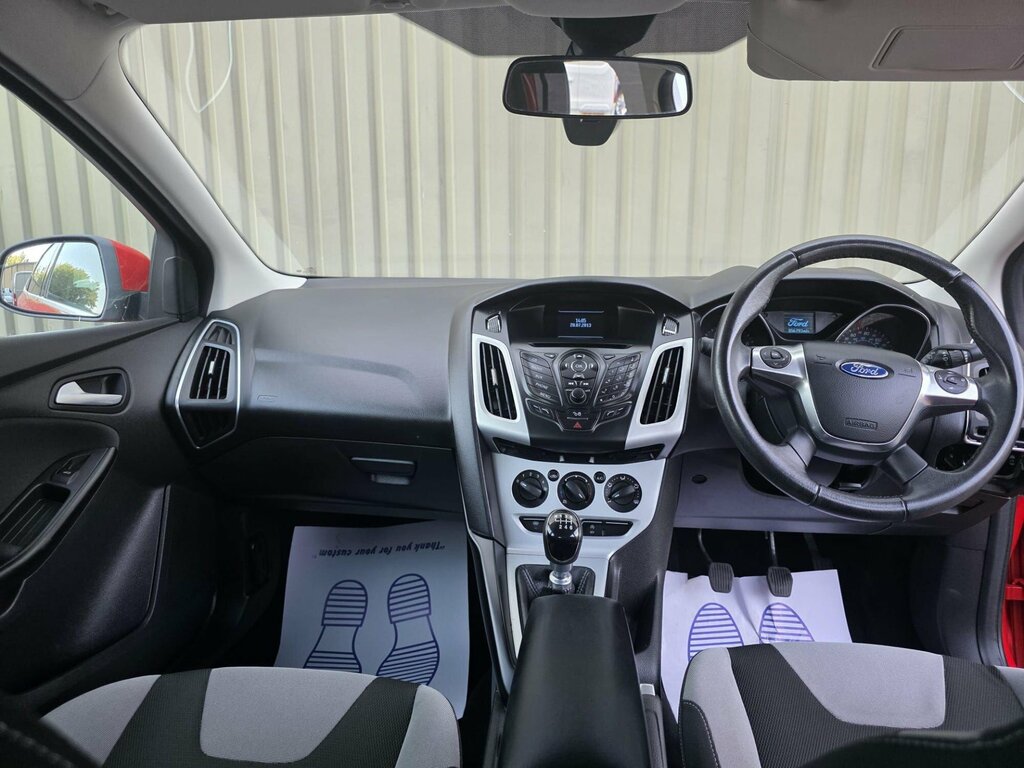 Ford Focus Hatchback 2013 Ford Focus 1.0 T Ecoboost Titanium Red #26