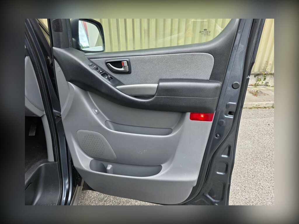 Hyundai I800 2.5 Se Nav Crdi White #17