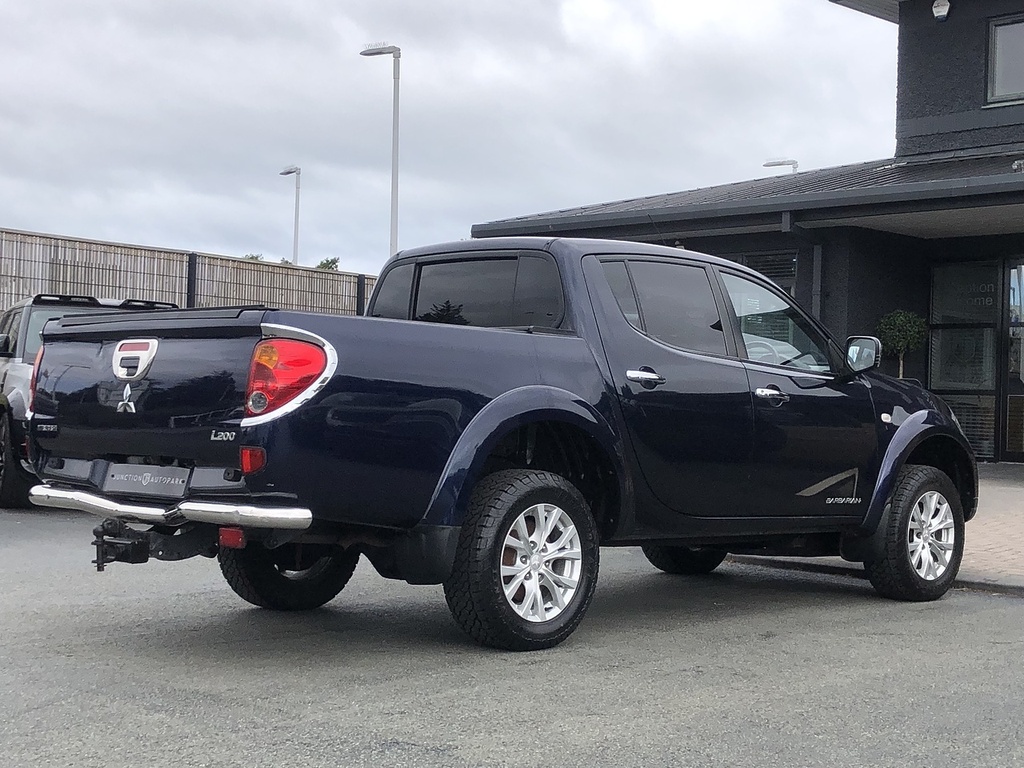Mitsubishi L200 L200 4Work Club Cab Di-d 4X4 Silver #51