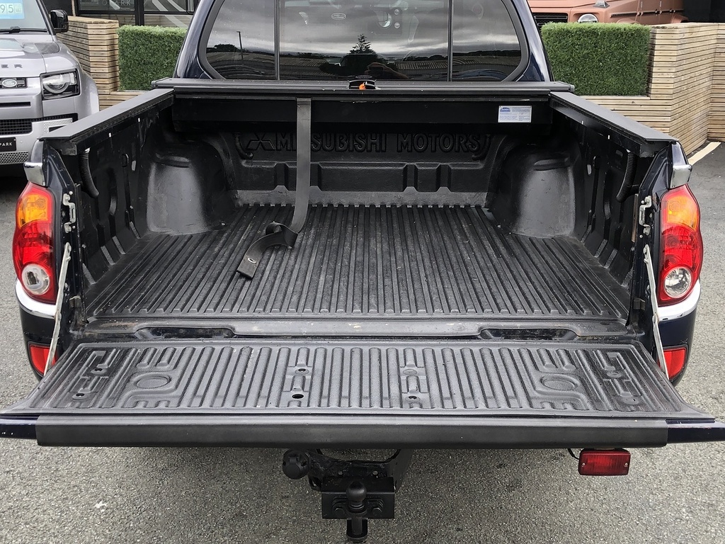 Mitsubishi L200 L200 4Work Club Cab Di-d 4X4 Silver #48