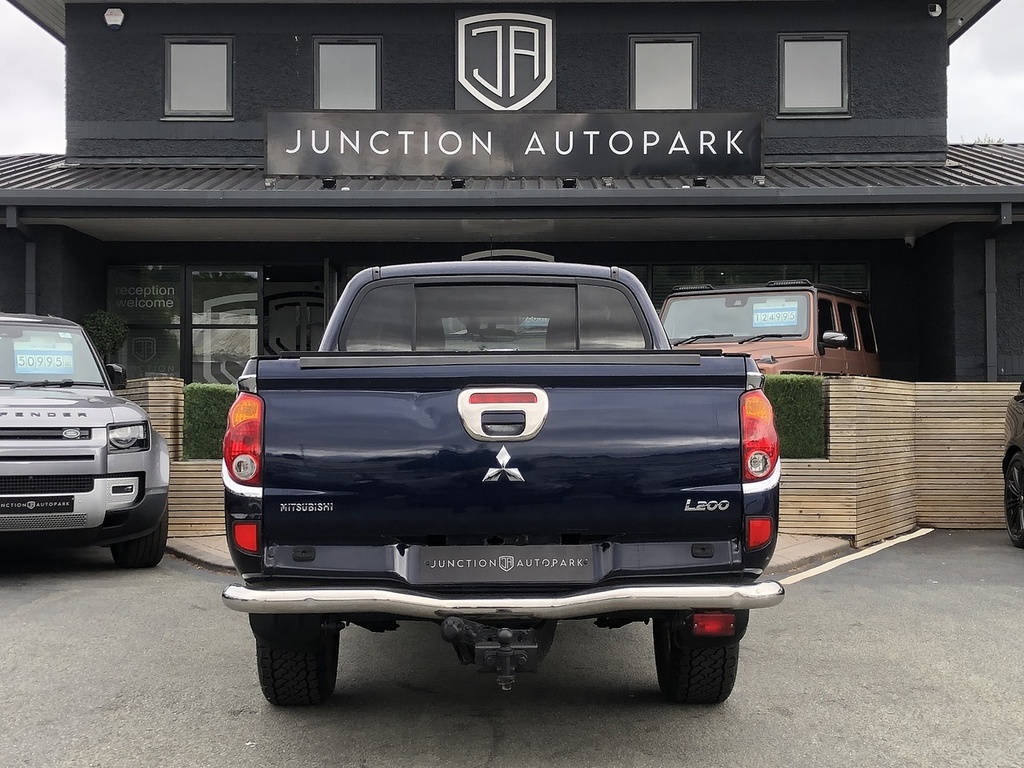 Mitsubishi L200 L200 4Work Club Cab Di-d 4X4 Silver #7