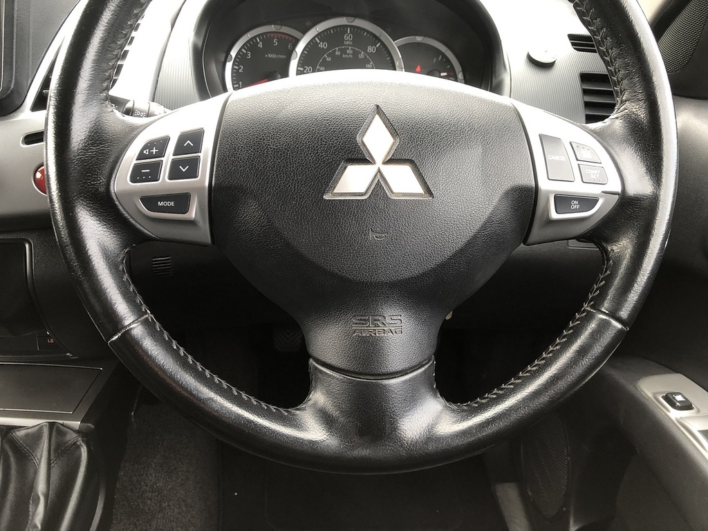 Mitsubishi L200 L200 4Work Club Cab Di-d 4X4 Silver #32