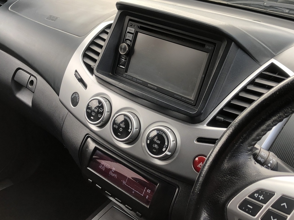Mitsubishi L200 L200 4Work Club Cab Di-d 4X4 Silver #34