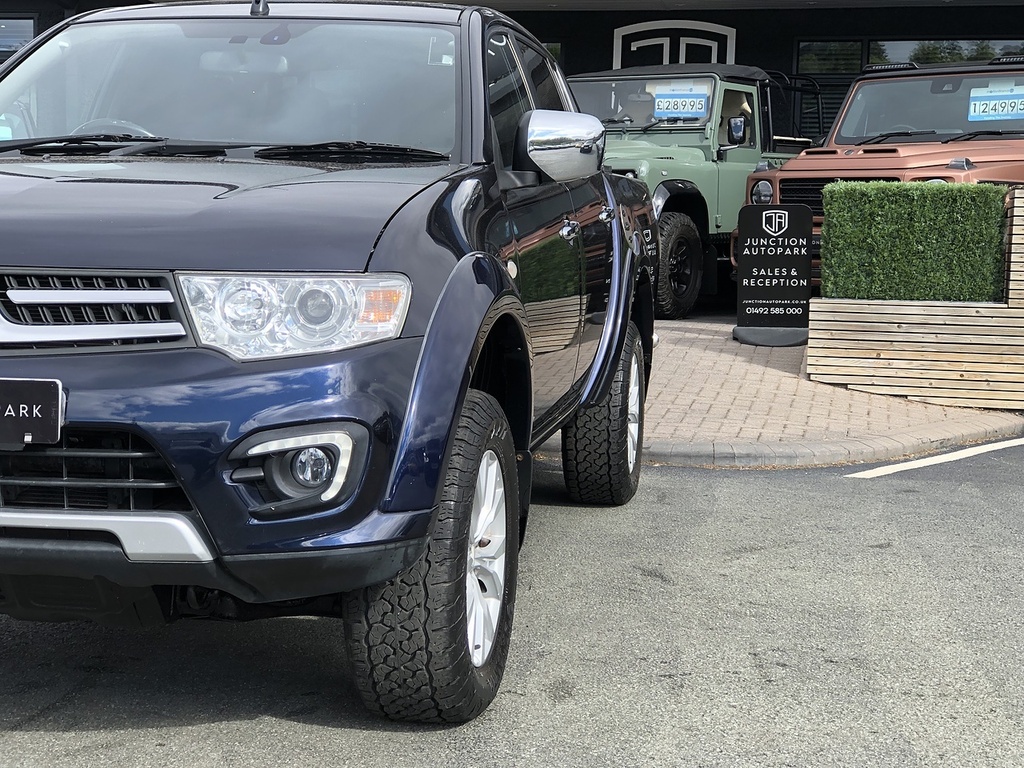 Mitsubishi L200 L200 4Work Club Cab Di-d 4X4 Silver #52