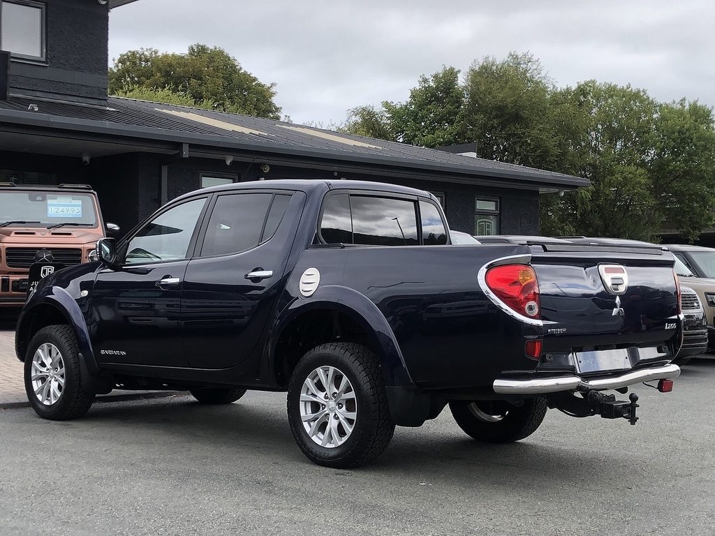 Mitsubishi L200 L200 4Work Club Cab Di-d 4X4 Silver #50