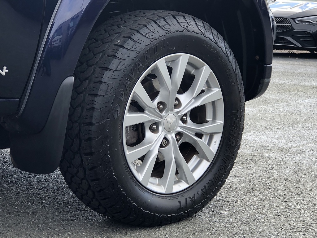 Mitsubishi L200 L200 4Work Club Cab Di-d 4X4 Silver #11