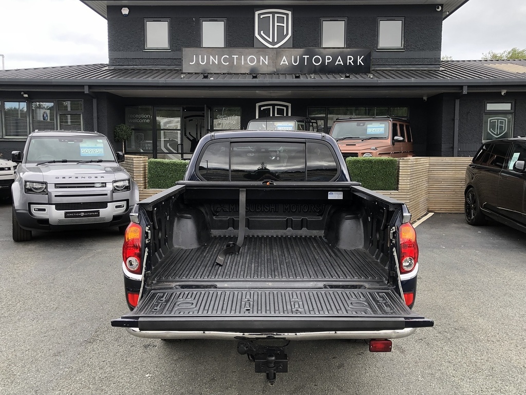 Mitsubishi L200 L200 4Work Club Cab Di-d 4X4 Silver #47