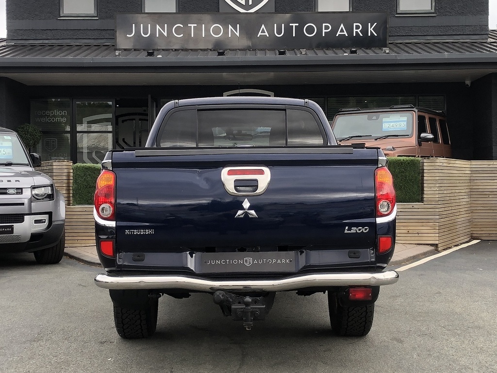 Mitsubishi L200 L200 4Work Club Cab Di-d 4X4 Silver #8