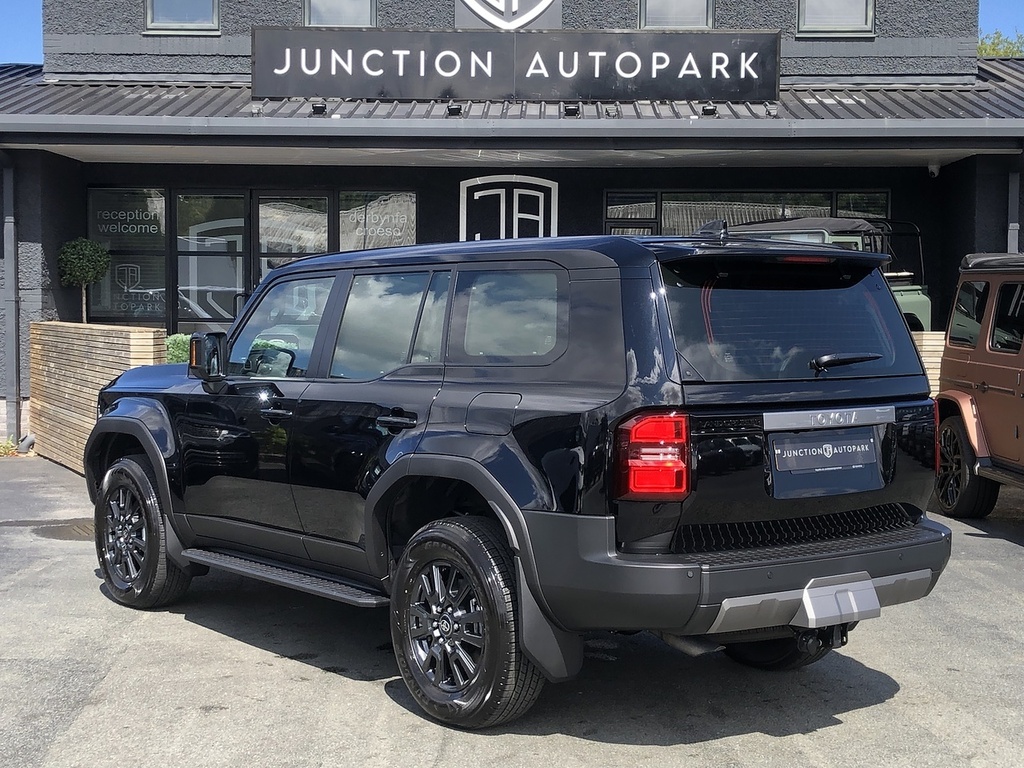 Toyota Land Cruiser D Black #2
