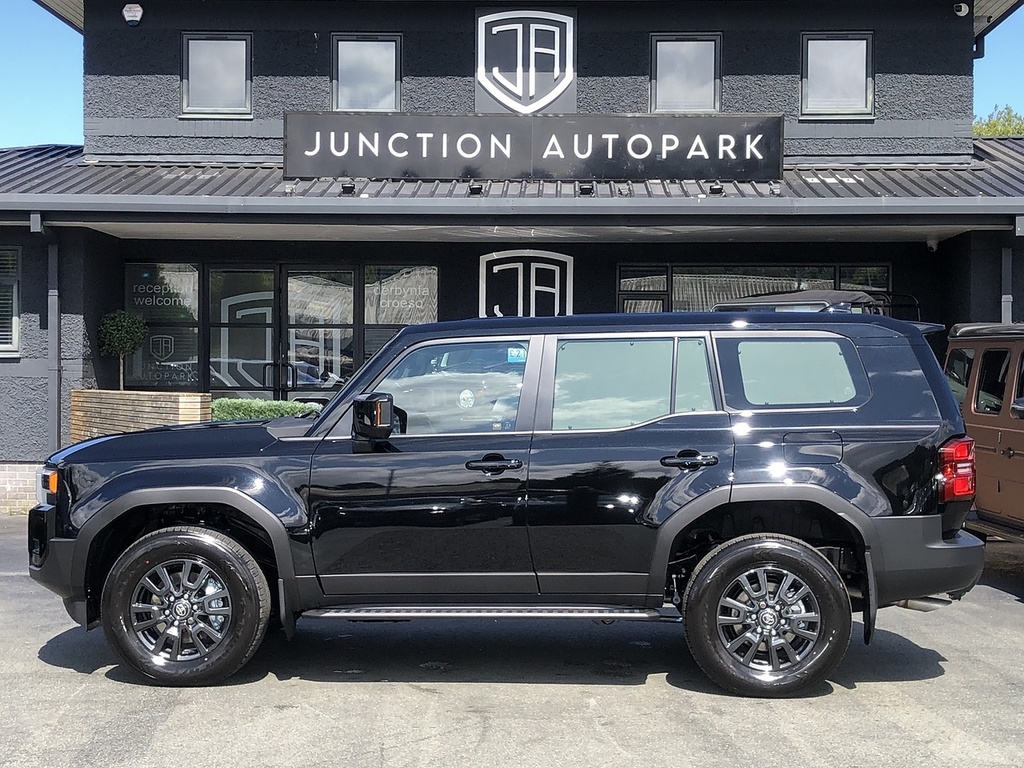 Toyota Land Cruiser D Black #3