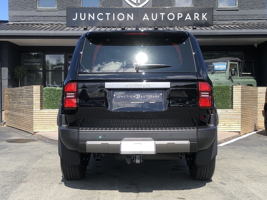 Toyota Land Cruiser D Black #6