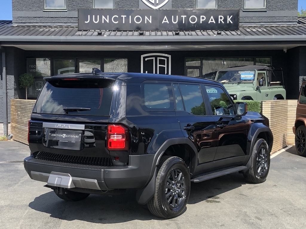 Toyota Land Cruiser D Black #4