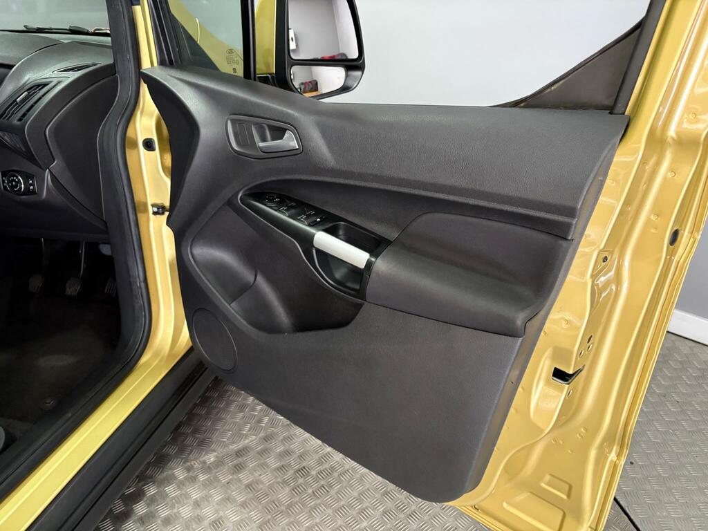 Ford Grand Tourneo Connect 1.5L Titanium White #31