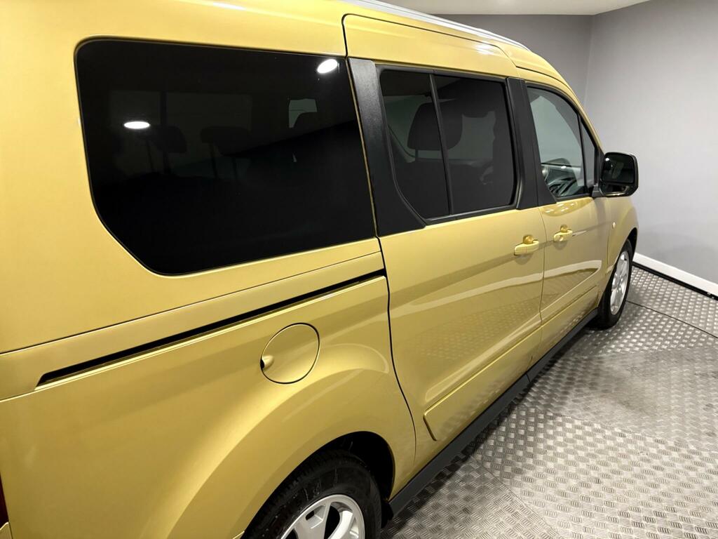 Ford Grand Tourneo Connect 1.5L Titanium White #40