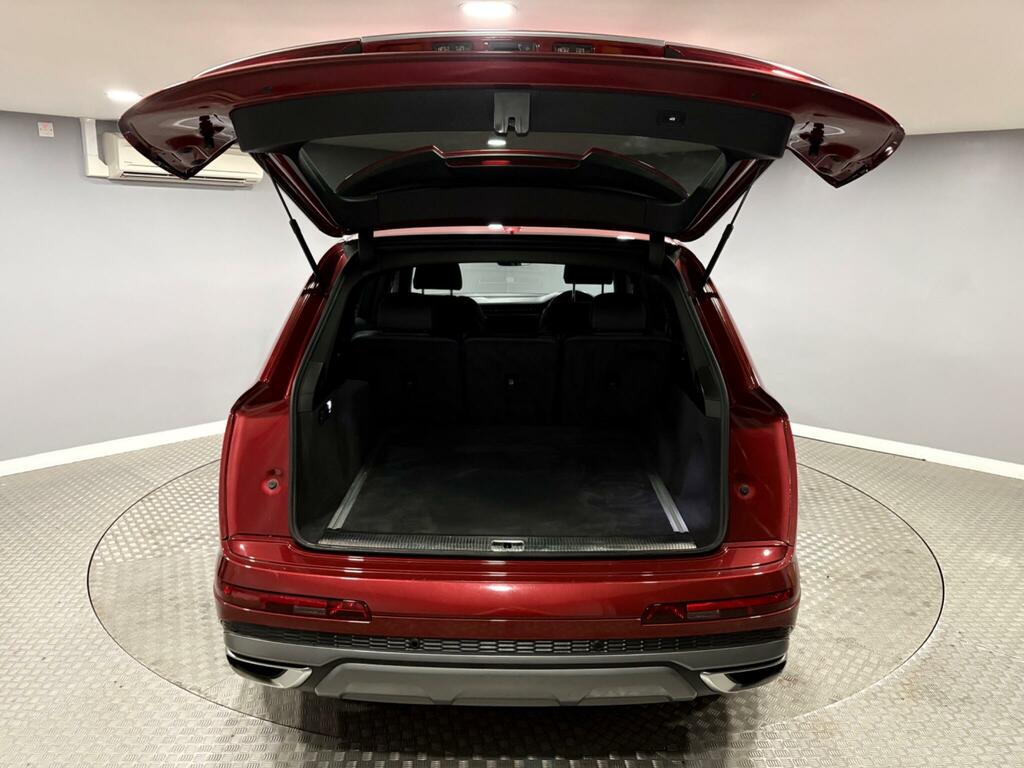 Audi Q7 Black Edition  #45