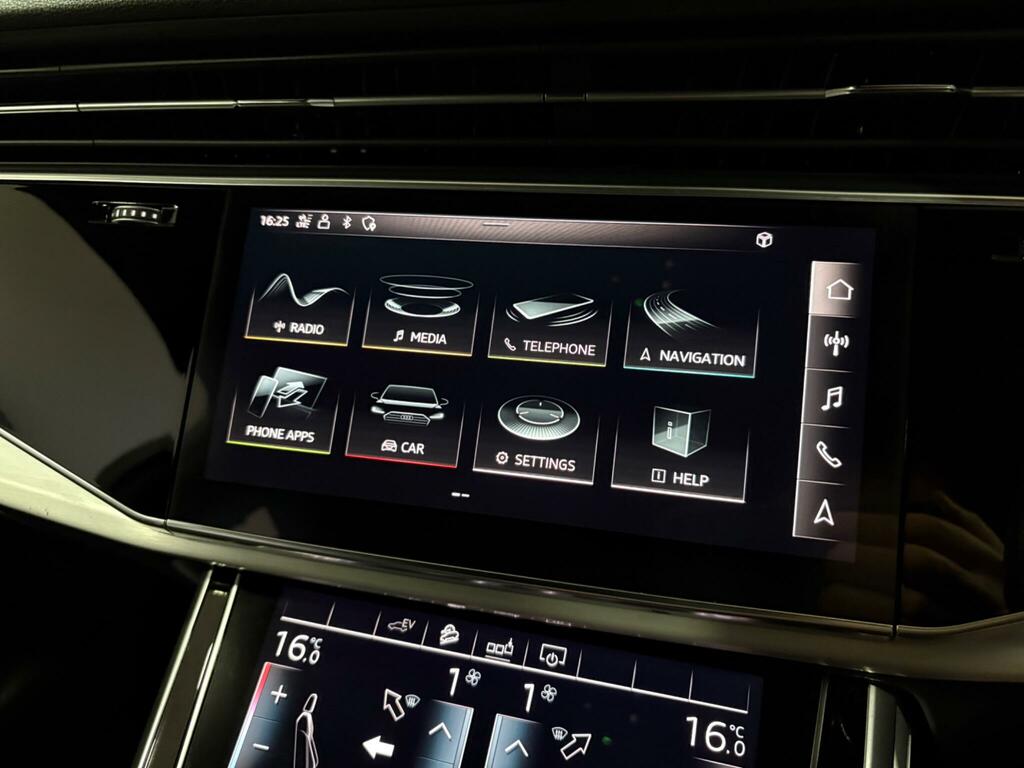 Audi Q7 Black Edition  #27