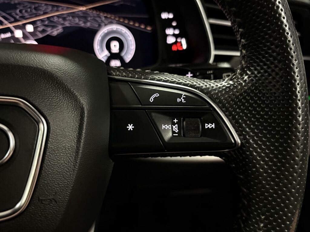Audi Q7 Black Edition  #20