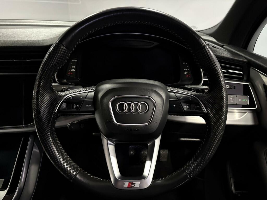Audi Q7 Black Edition  #15